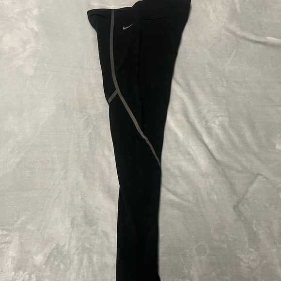 🌸Nike Black Leggings - Picture 4 of 8